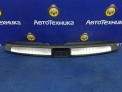 Накладка замка багажника задняя нижняя Toyota Avensis AZT250W 1AZ-FSE 2004