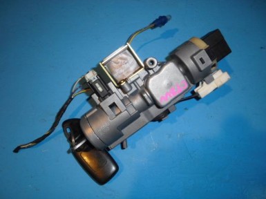 Замок зажигания Mazda Premacy CP8W FP 2000 