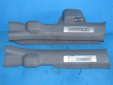Накладка на порог передняя Mazda Demio DY5W  ZY 2002 