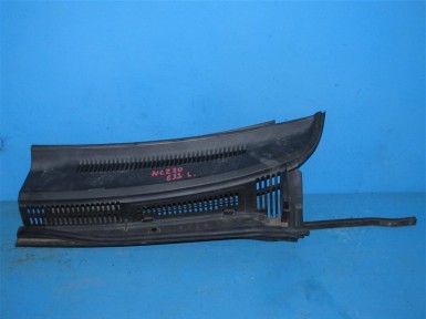 Решетка под лобовое стекло левая Toyota Raum NCZ20 1NZ-FE 2005