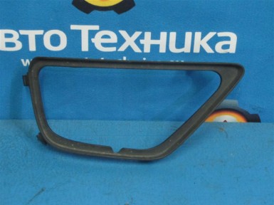 Накладка противотуманной фары передняя правая  Ford Focus 1 DBW,MK1 FYDA1U 2004 