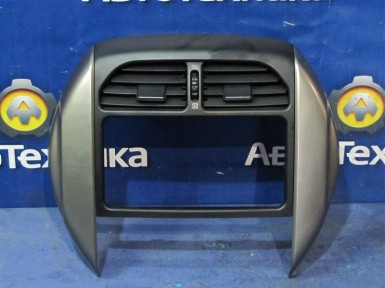 Консоль магнитофона Toyota Rav4 ACA21W 2005 