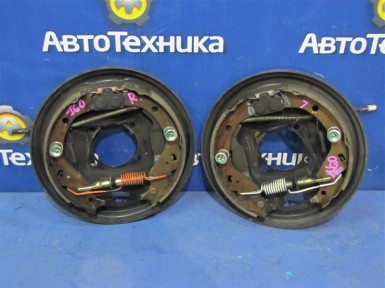 Тормозные колодки задние Toyota Wish ZNE10 1ZZ 2003