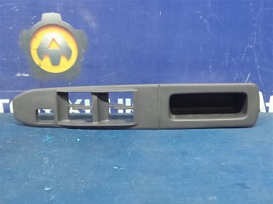 Накладка блока управления стеклоподъемниками  передняя правая Mitsubishi Ek Wagon H81W 3G83 2002 