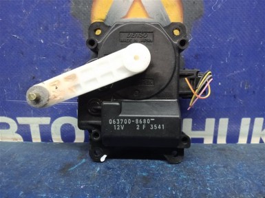 Сервопривод заслонок печки нижний правый  Toyota Avensis AZT250W 1AZ-FSE 2004 