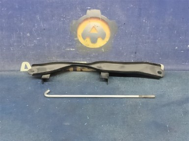 Крепление аккумулятора верхний Toyota Corolla  Spacio ZZE122N 1ZZ-FE 2001 