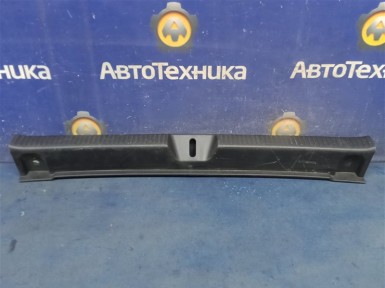 Накладка замка багажника задняя Toyota Allex/corolla  Runx NZE124 1NZ-FE 2005 