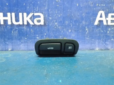 Кнопка открывания багажника Nissan Gloria  MY34 VQ25DD 2001 