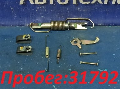Механизм стояночного тормоза задний правый  Honda Stream RN1 D17A 2001 