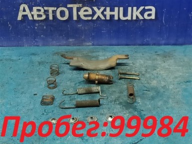 Механизм стояночного тормоза задний правый  Mitsubishi Pajero V75W 6G74 2001 
