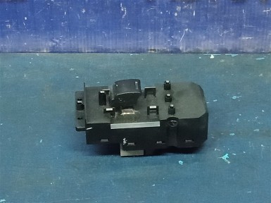Кнопка стеклоподъёмника передняя левая Honda  Step Wagon RK1 R20A 2012 
