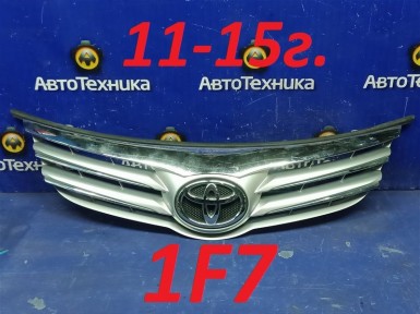 Решетка радиатора Toyota Avensis ZRT272W  3ZR-FAE 2013 