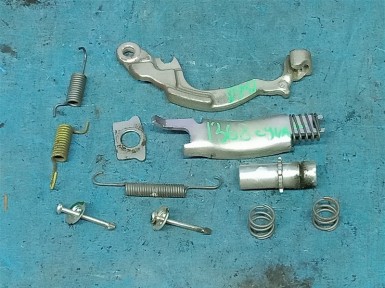 Механизм стояночного тормоза задний левый  Mitsubishi Lancer X/galant Fortis CY4A 4B11 2009 