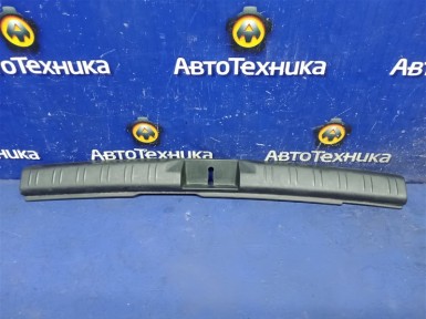 Накладка замка багажника задняя Subaru Forester  SG5 EJ202 2004 