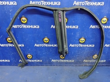 Уплотнитель двери правый Subaru Forester  SF5 EJ205 2001 