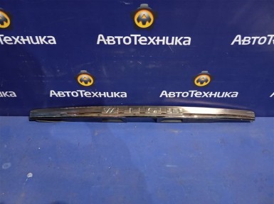 Накладка на дверь багажника Toyota Wish ZNE14G  1ZZ-FE 2003 