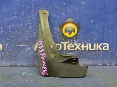 Брызговик передний левый Toyota Ist NCP65  1NZ-FE 2002 