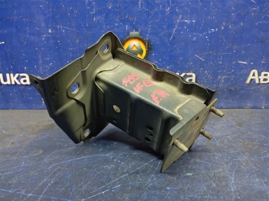 Кронштейн усилителя бампера переднее правое Nissan Juke NF15 MR16DDT 2013