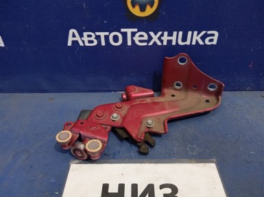 Ролик сдвижной двери задний нижний правый  Toyota Tank M900A 1KR-FE 2018 