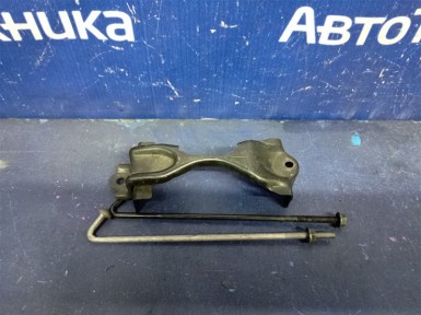 Крепление аккумулятора Nissan Leaf ZE0 EM61 2011