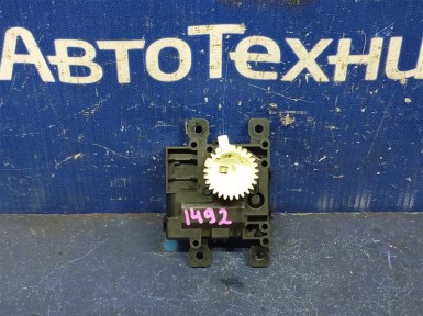 Сервопривод заслонок печки нижний правый  Toyota Corolla Fielder NZE161G 1NZ-FE 2015 