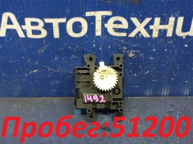 Сервопривод заслонок печки нижний правый  Toyota Corolla Fielder NZE161G 1NZ-FE 2015 