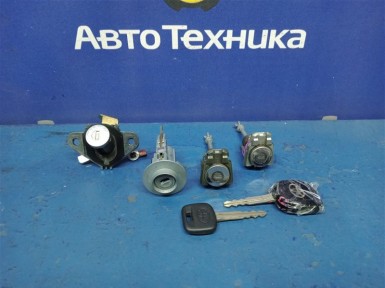 Личинка замка двери Toyota Allion ZZT240  1ZZ-FE 2004 