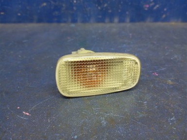 Повторитель в крыло передний левый Toyota Allion ZZT240 1ZZ-FE 2004