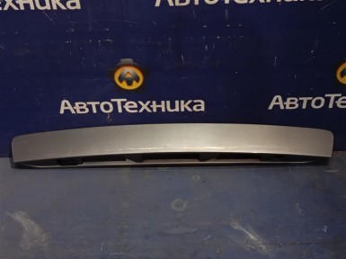 Накладка на дверь багажника задняя Mazda Atenza GG3S L3-VE 2005