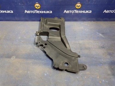 Накладка радиатора правая Toyota Avensis  AZT250 1AZ-FSE 2006 