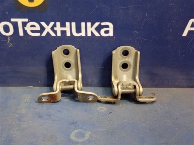 Петля двери передняя правая Nissan Bluebird  Sylphy FG10 QG15DE 2005 