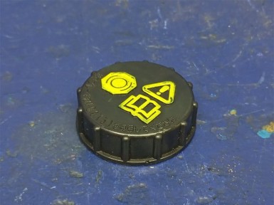 Крышка бачка тормозной жидкости Mazda Axela  BLEFW LF-VDS 2009 