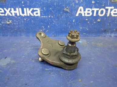 Шаровая опора передняя правая Toyota Avensis  ZRT272W 3ZR-FAE 2013 