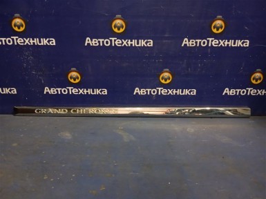 Накладка на дверь передняя левая Jeep Grand  Cherokee WH EVD 2007 