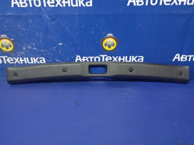 Накладка замка багажника Nissan Bluebird  Sylphy FG10 QG15DE 2005 