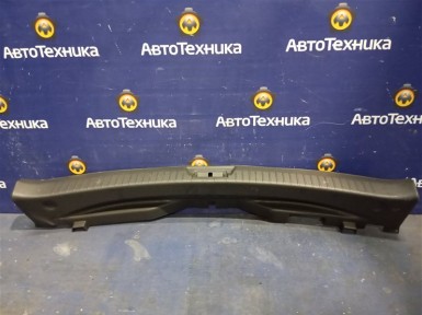 Накладка замка багажника Nissan Dualis NJ10  MR20DE 2007 