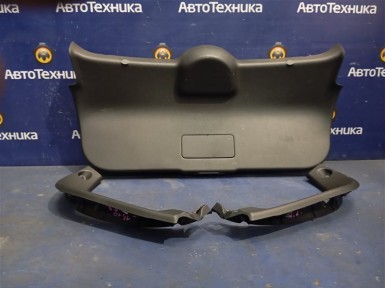 Обшивка двери багажника задняя Nissan Juke  YF15 HR15DE 2011 