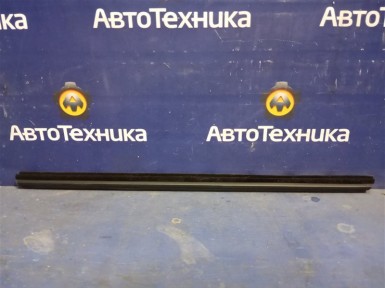 Уплотнитель стекла двери передний левый Jeep  Grand Cherokee WH EVD 2007 