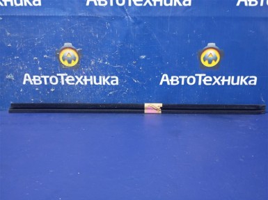 Уплотнитель стекла двери передний левый Subaru  Forester SF9 EJ254 1999 