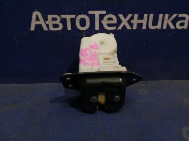 Замок багажника задний Nissan Leaf ZE0 EM61 2011