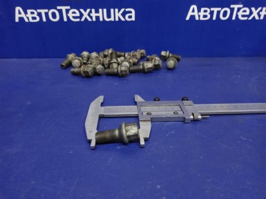 Болт колесный Mercedes-benz C-class S204241 M271KE18ML 2009