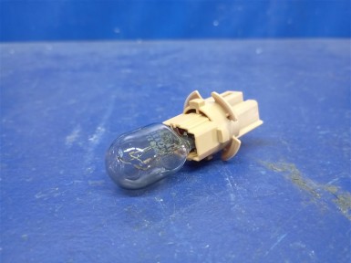 Цоколь лампы задний левый Toyota Ractis NCP100 1NZ 2006