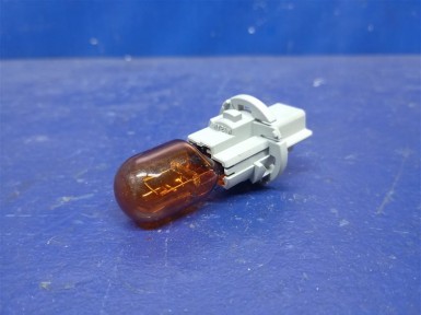 Цоколь лампы задний левый Toyota Ractis NCP100  1NZ 2006 