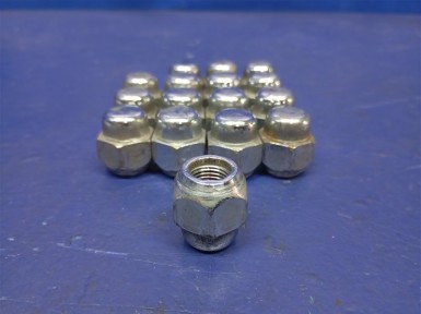 Гайка на колесо Nissan Note E11 HR15DE 2008 