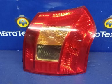 Стоп-сигнал задний правый Toyota Allex/corolla Runx NZE121 1NZ 2001