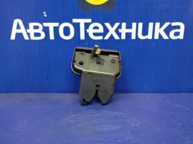 Замок багажника задний Nissan Cefiro A33 VQ20DE 1999