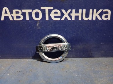 Эмблема задняя Nissan Note E11 HR15DE 2012 