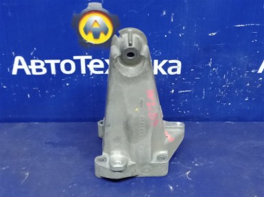 Кронштейн опоры двигателя левый Mercedes-benz  C-class W204041/W204 M271KE18ML/271.950 2007 