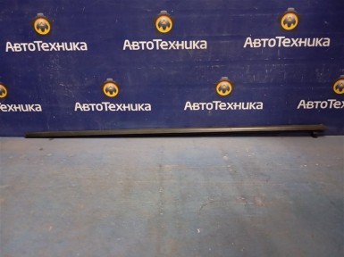 Молдинг стекла передний правый Nissan Tiida  C11 HR15DE 2007 