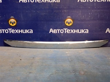 Накладка на дверь багажника задняя Toyota Vitz KSP130 1KR-FE 2012